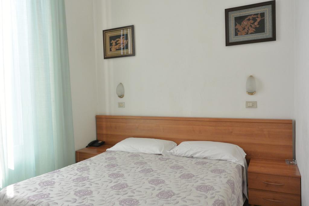 Hotel Oriente Milán Habitación foto